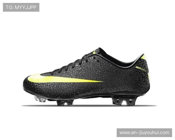 C罗同款足球鞋推荐 选择适合自己的顶级运动装备提升竞技表现